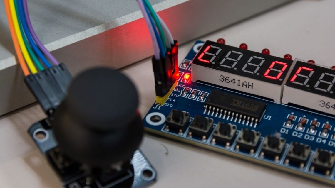 Tutorial Arduino UNO R3 Mengakses Modul Joystick Biaxial