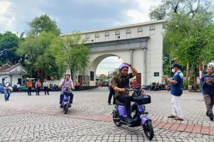 Sumber : https://semarang.bisnis.com/read/20220924/535/1580922/beam-mobility-hadirkan-sepeda-listrik-untuk-fasilitas-publik-di-semarang