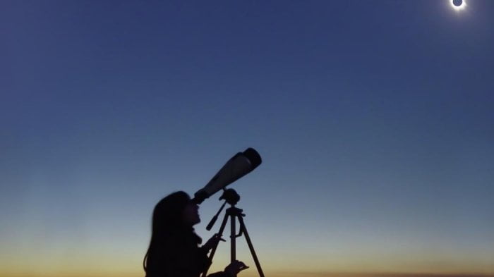 teleskop gerhana matahari