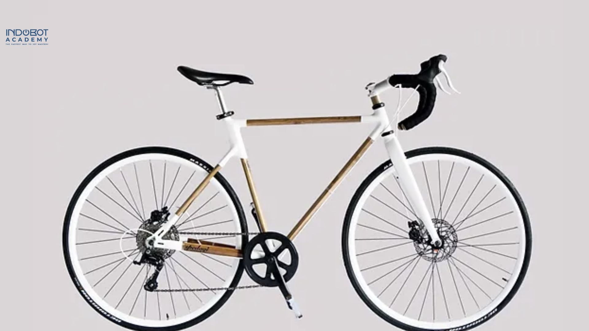 Menggerakkan Revolusi dengan Sepeda Bambu