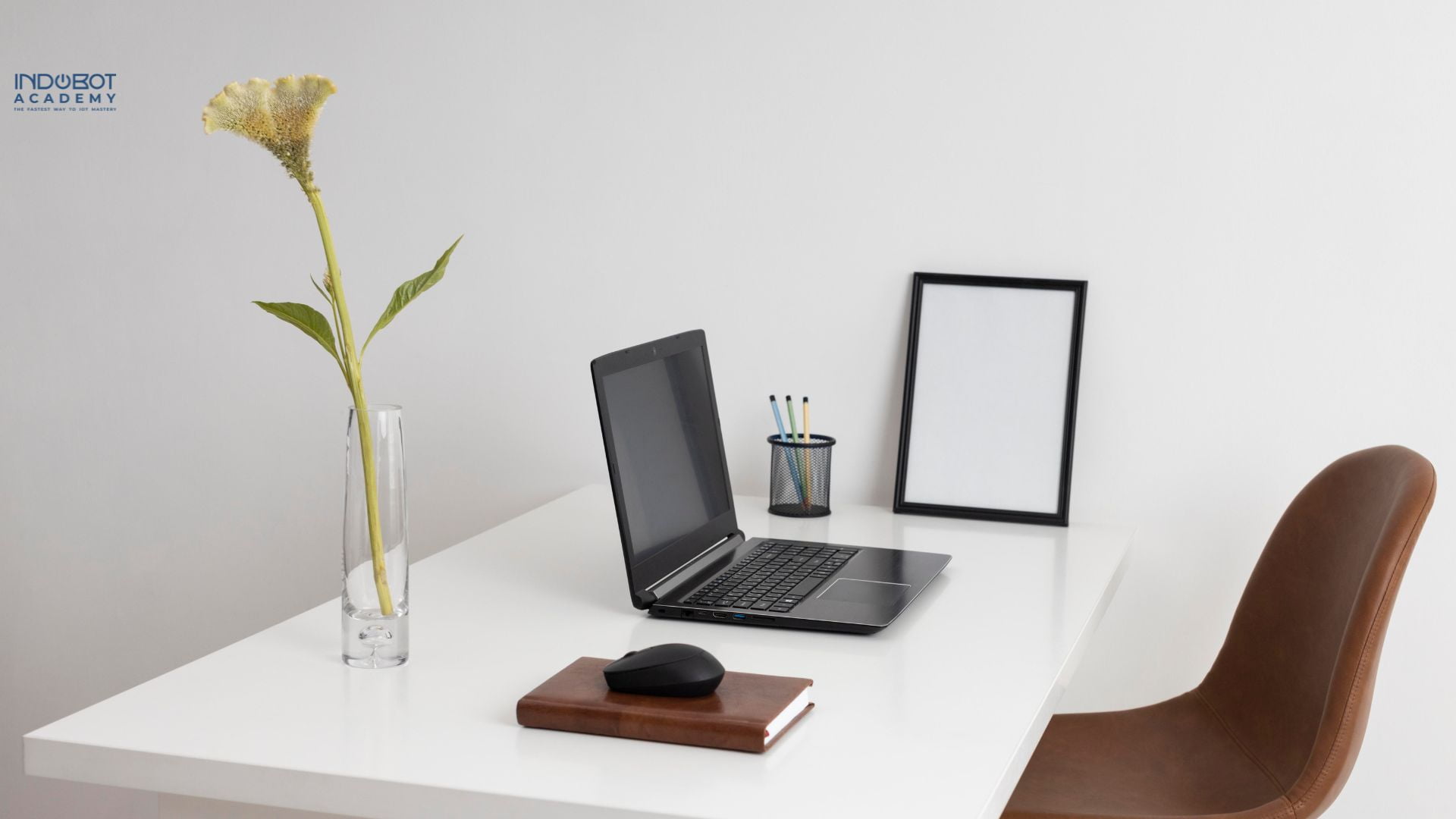 Setting meja kerja kantor minimalis biar makin produktif