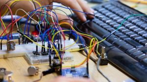 coding dan programming IoT